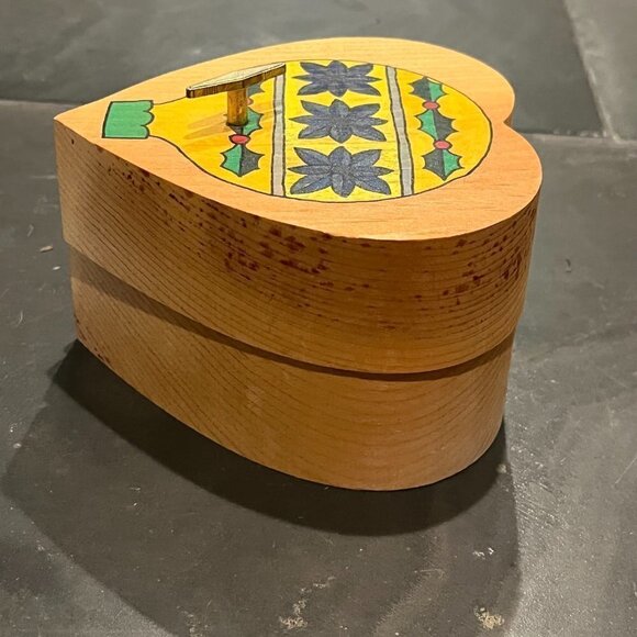 Christmas "Silent Night" Heart Shaped Music Box/Trinket/Keepsake Box - Handmade - Picture 6 of 12